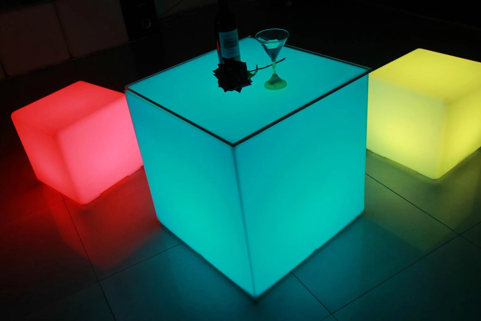 Rigeba Hot Sale Different Size LED Shining Battery Powered Cube for Party Events